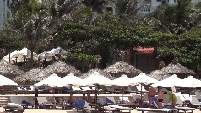 Пляж отеля Dessole Sea Lion Beach Resort Mui Ne, июль 2015 г. смотреть онлайн