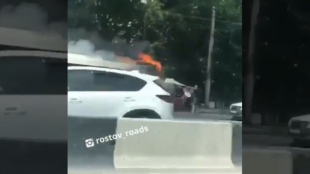 В Ростове загорелся пассажирский автобус смотреть онлайн