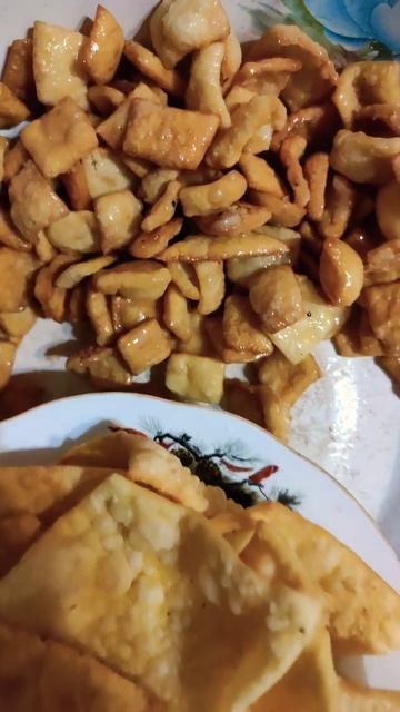 Чак чак с сгущенкой 😋.    Хворост 😋😋😋