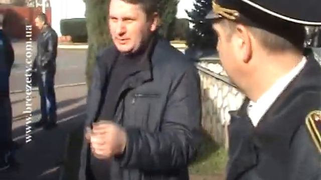 В Крыму пограничники оказывают сопротивление нападавшим и прорываются к местам несения службы смотреть онлайн