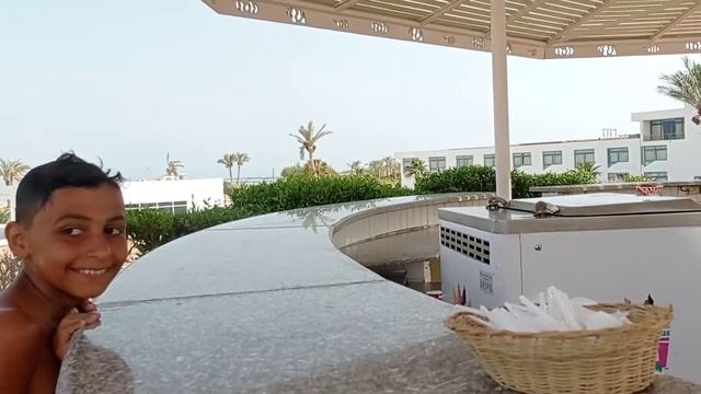 Бармен в Raouf İnternational Hotel Sun. Шарм -Эль -Шейх смотреть онлайн