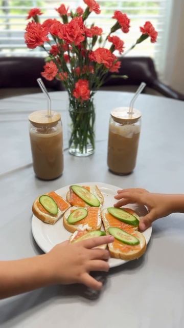 Завтрак: Бутерброды с Красной Рыбой 🤩🤩🤩#бутербродыназавтрак #краснаярыба #завтрак #кофе #вкусно смотреть онлайн