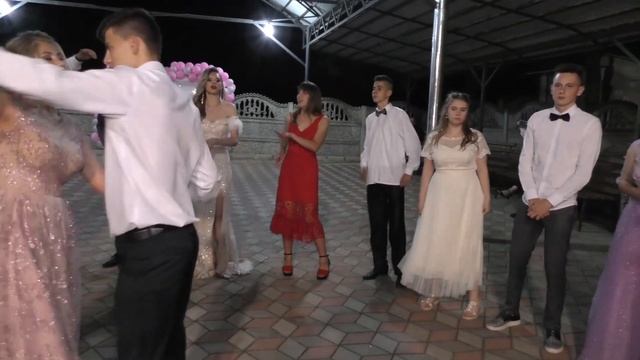 Випускний 2019 3 частина смотреть онлайн