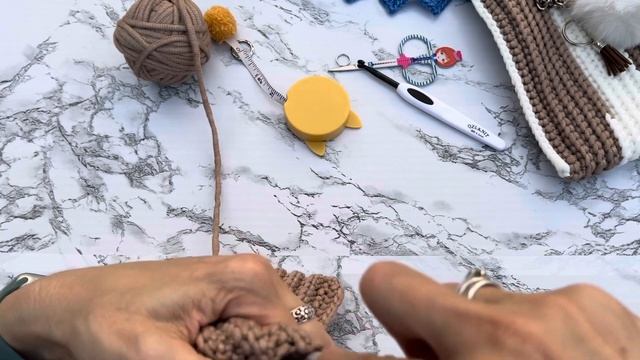МК: Красивая молодёжная простая сумочка крючком.( Объясняю и показываю )!Август 2021 смотреть онлайн