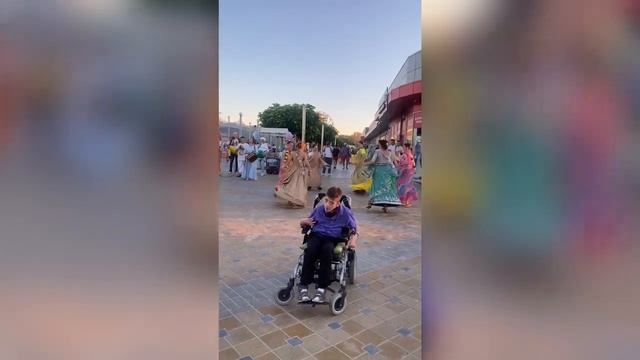 Ярослав угорает с охранников. Неходячий подросток в санатории Анапа 15.08.24 смотреть онлайн