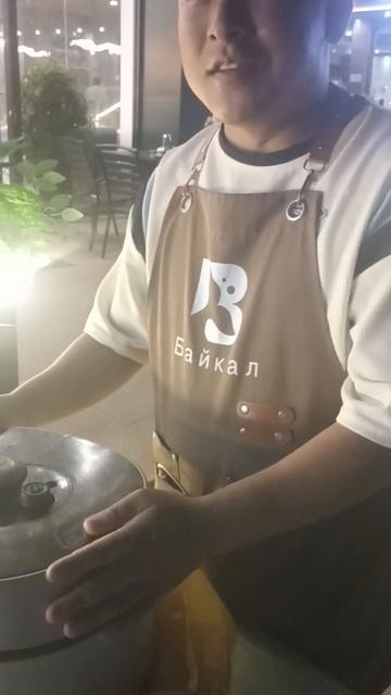 в ресторан принес рисоварку 🤣🤣🤣 #китай #food #звукуссурийска #streetfood #байкал #иркутск смотреть онлайн