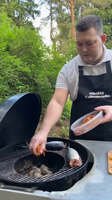Скумбрия горячего копчения на гриле, красная рыба нервно курит в сторонке) смотреть онлайн