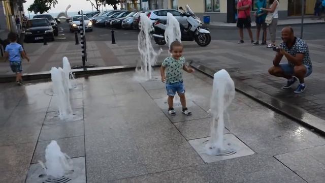 2017.07 Болгария. Поморие. Дети в фонтане смотреть онлайн
