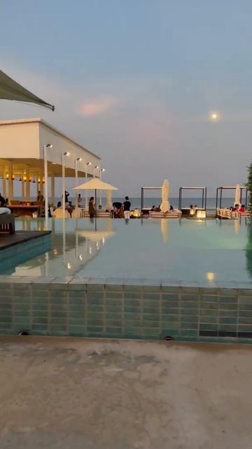 มื้อเย็นที่ PUTAHRACSA HUA HIN ลมเย็น วิวสวย