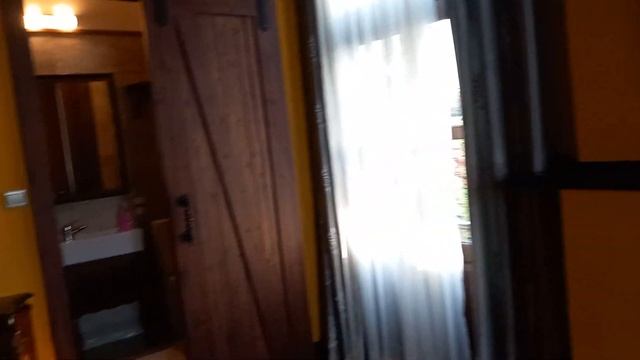 Античный отель в Кирении / Зданию отеля 400 лет / Гирне смотреть онлайн