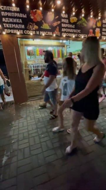 Лазаревское вечерний движ ул.Лазарева смотреть онлайн