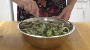 ВКУСНЫЕ ЗАГОТОВКИ НА ЗИМУ.РЕЗАНЫЕ ОГУРЦЫ С ЛУКОМ И ЧЕСНОКОМ.