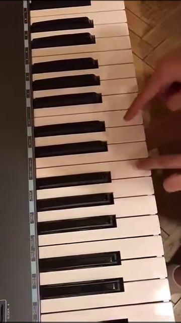 Научилась играть на пианино 🎹
