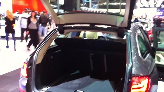 BMW - The Hands-Free Tailgate Opening смотреть онлайн