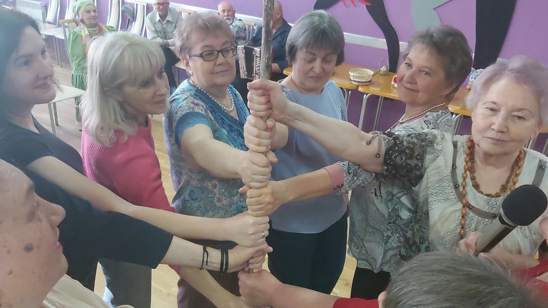 Пасхальные посиделки смотреть онлайн