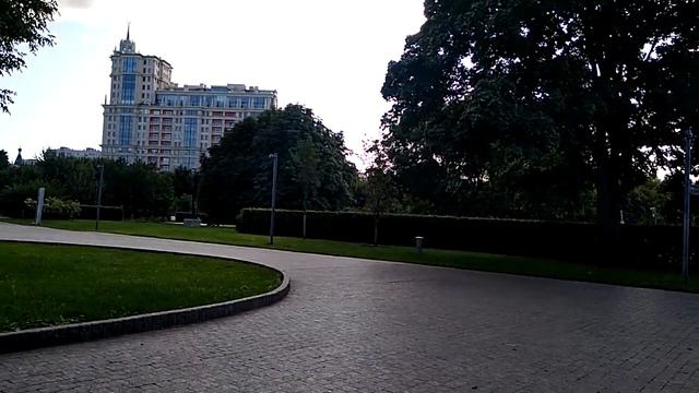 С утра пораньше  Прогулка в парке...