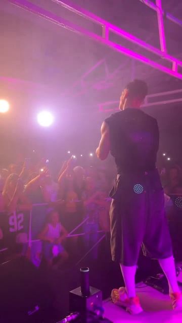 Теперь я официально снимаю концерты звезд в городе-курорте Яровое😍❤️ смотреть онлайн