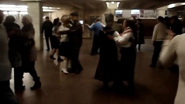 День Святого Миколая в Києві (19-12-2014), станція метро "Театральна" смотреть онлайн