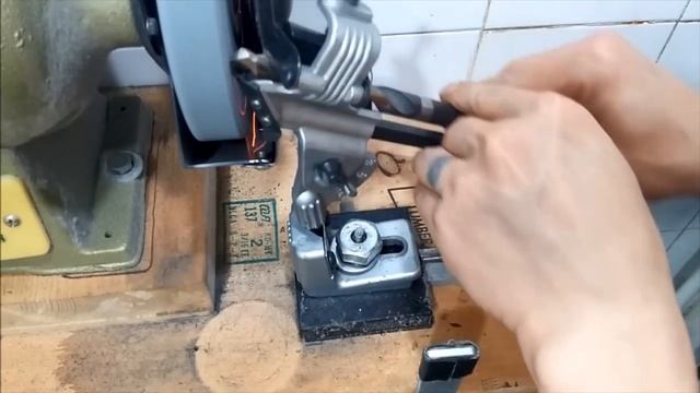 Sample & Accuracy Tool for Drill Bit Sharpening. смотреть онлайн