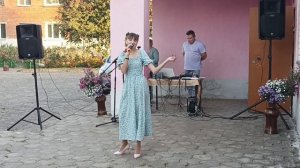 Расцвела смородина