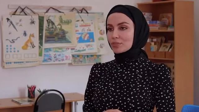 Дети Психоневрологического центра, получили от Хадижат Кадыровой фрукты, одежду, игрушки и сладости смотреть онлайн