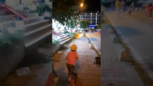 Вечерняя прогулка. Вышли в город. Отель Lonicera World 4* смотреть онлайн