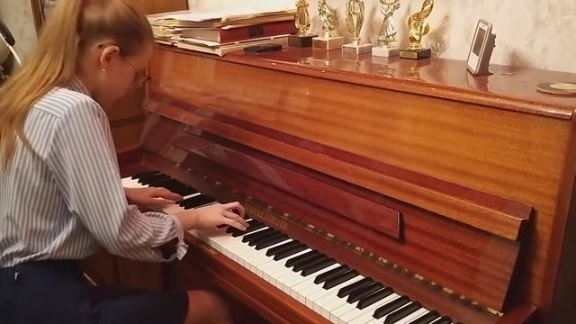 Софья Цветова 13 лет. 7 класс муз школы им. Шопена