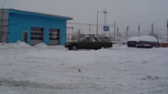 Drift Mercedes W123 200D смотреть онлайн