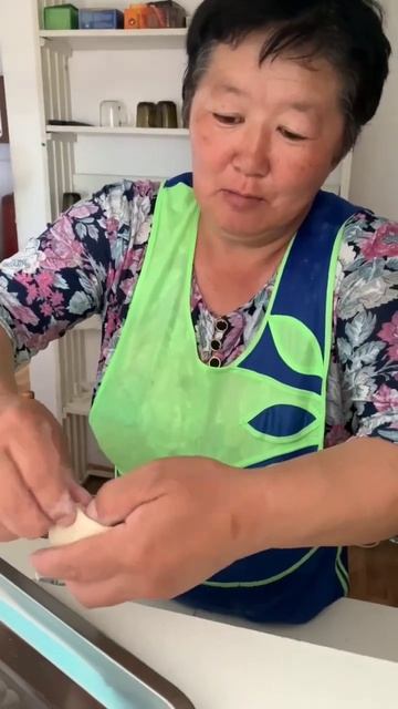 Лепим бурятские буузы. смотреть онлайн
