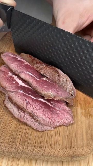 Самый мясной рецепт бургера на твоей кухне, скорей повторяй его #ужин #бургер #мясо смотреть онлайн