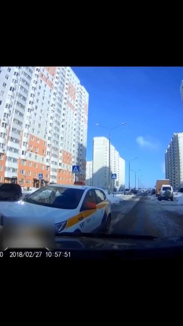Научил уму разума #shorts #duraki смотреть онлайн
