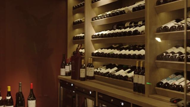 Мебель и арт-объект EROOM, выполненные для ресторана Жаклин | Furniture for a restaurant Jacqueline смотреть онлайн