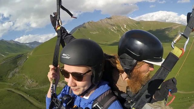 07062018 gudauri paragliding полет гудаури بالمظلات، جورجيا بالمظلات gudauriparagliding com mp45 смотреть онлайн