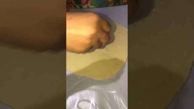 Пачка творога -и целая тарелка вкусного печенья -рулетики готово