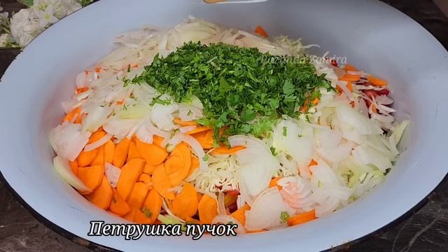 Зимой пальчики оближешь. Салат шакароб "Генеральский" НА Зиму ИЗ Огурцов И Помидоров. смотреть онлайн