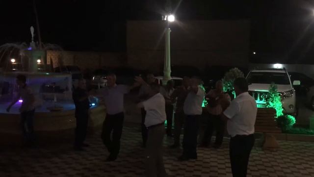 Лезгины. Продолжение свадьбы во дворе банкетного зала. Молодцы! Дербент, август 2017 смотреть онлайн