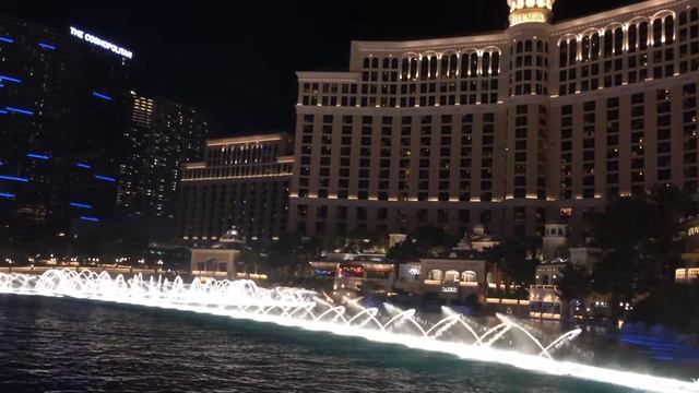 Легендарные и завораживающие фонтаны Белладжио в Лас-Вегасе смотреть онлайн