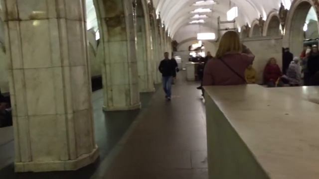 Москва. Дождь. Тыквы в центре города. смотреть онлайн