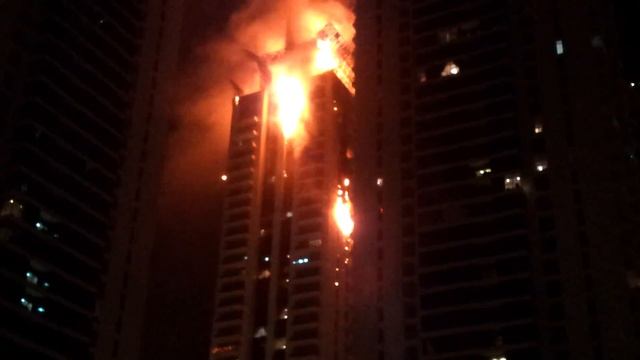 JLT Big FIRE in Dubai Skyscraper Tamweel - HD ناطحة سحاب تحترق. Дом горит смотреть онлайн