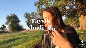 чеченка поет на гармошке