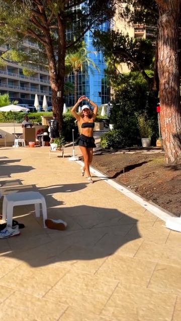 Анна Калашникова в красивом летнем образе 🖤🤍 На пляже La Vigie, Monte Carlo Beach 🔥 Как вам look? смотреть онлайн