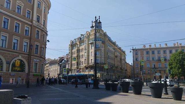 Бюджетно по Питеру: Набережная Мойки, Столовая № 1, Завтрак с мужем, Покупки в дом, Невский | ВЛОГ смотреть онлайн