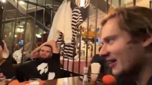 САМЫЙ СМЕШНОЙ СТРИМ ХАЗЯЕВОВ В РЕСТОРАНЕ | ХАЗЯЕВА СОШЛИ С УМА