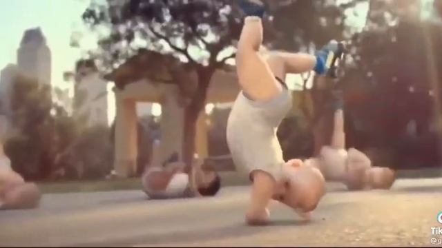 это когда мы бижым в столовую на Чили🤣 смотреть онлайн