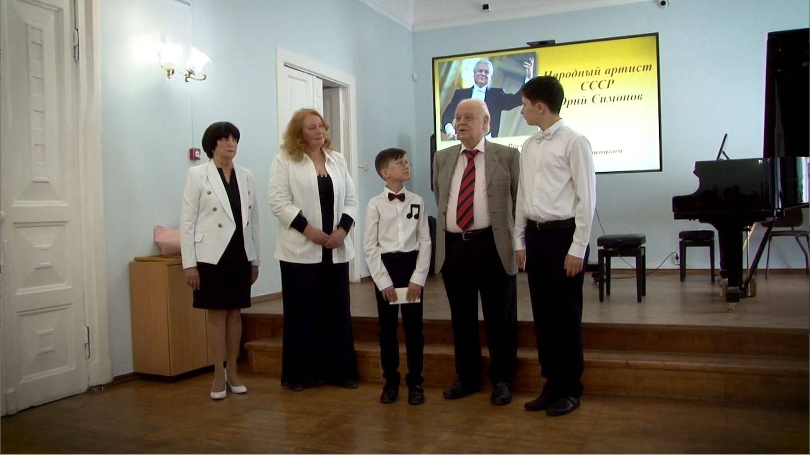 В Саратове народный артист СССР вручил премии юным рыцарям и защитникам классической музыки смотреть онлайн