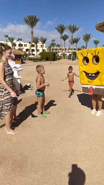 Губка Боб, Regency Plaza Aqua Park и Royal regency club смотреть онлайн