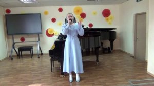 "ДЕВЧОНКА ПОЁТ ДЛЯ СОЛДАТ" музыка и слова Е. Плотниковой