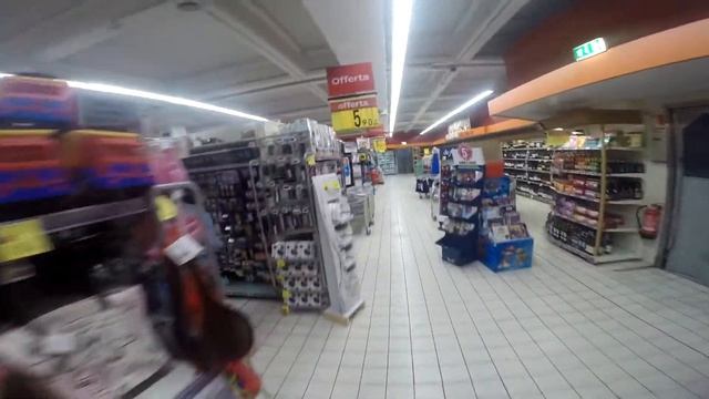 #РукивногиChannel - Эпизод 03 - Милан - Иду за продуктами в Carrefour