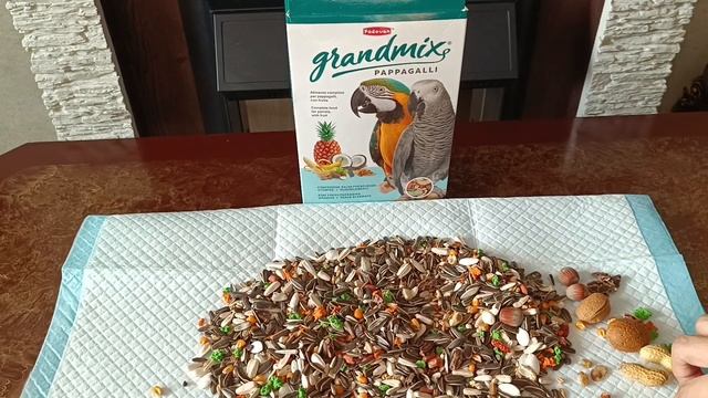 Обзор корма для средних и крупных попугаев Grandmix Padovan. Сомнительное качество за большие деньг смотреть онлайн
