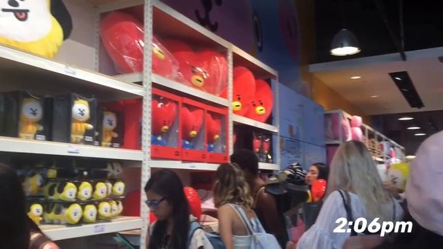 LINE FRIENDS LA POP-UP SHOP GRAND OPENING + BT21 HAUL смотреть онлайн